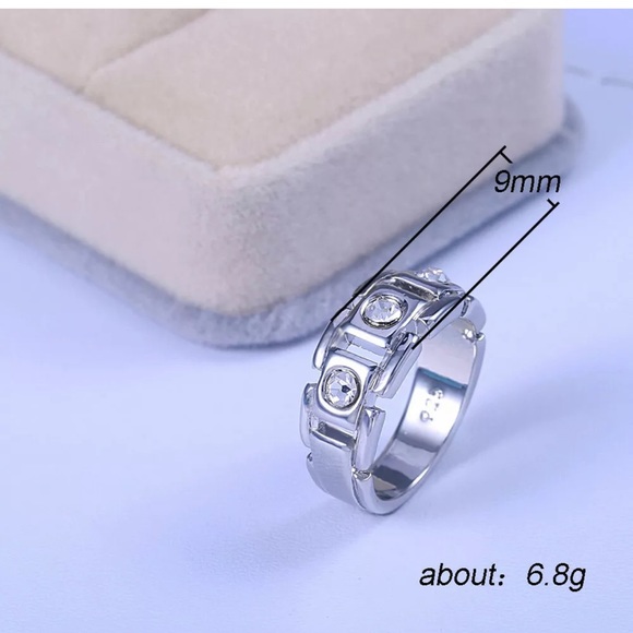 925 Silver Ring Round Cut White Sapphire Ring - Picture 4 of 4